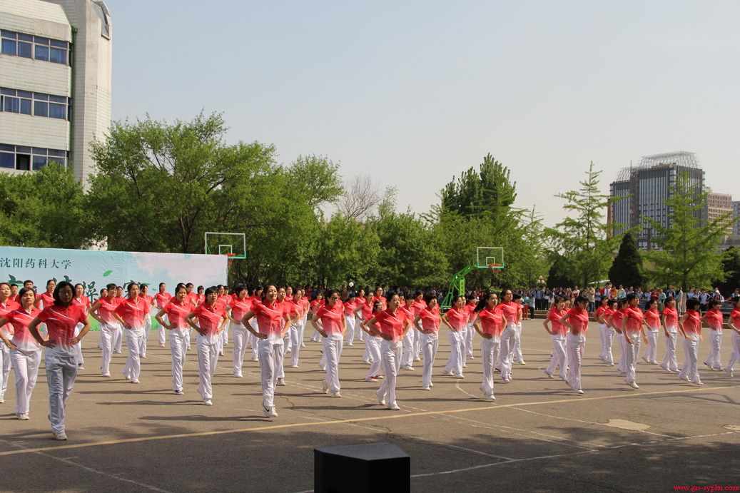 研究生代表队参加学校第九套广播体操大赛