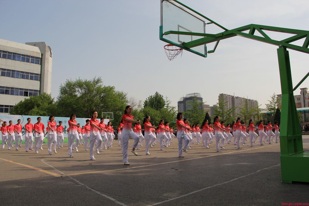 研究生代表队参加学校第九套广播体操大赛