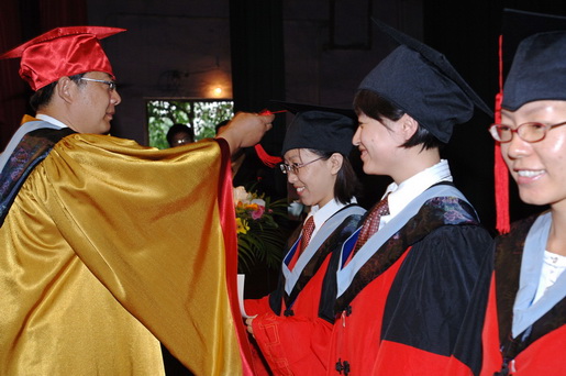 沈阳药科大学2009届研究生毕业典礼暨学位授予仪式圆满结束